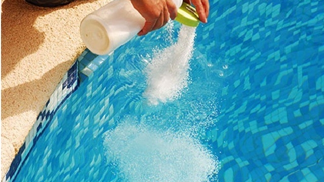 Dive into Cleanliness: 5 Expert Tips for Sparkling Swimming Pool Maintenance